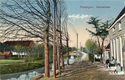 13996 Gezicht op het Noordeinde met wetering en bebouwing te Portengen (gemeente Breukelen-Nijenrode) uit het ...